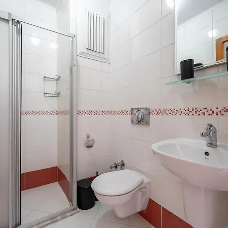 Two Bedroom In Close To Centre * 페티예